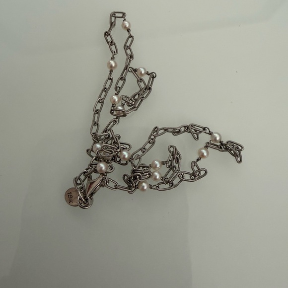 Jewelry - 18k with gold chain with pearl